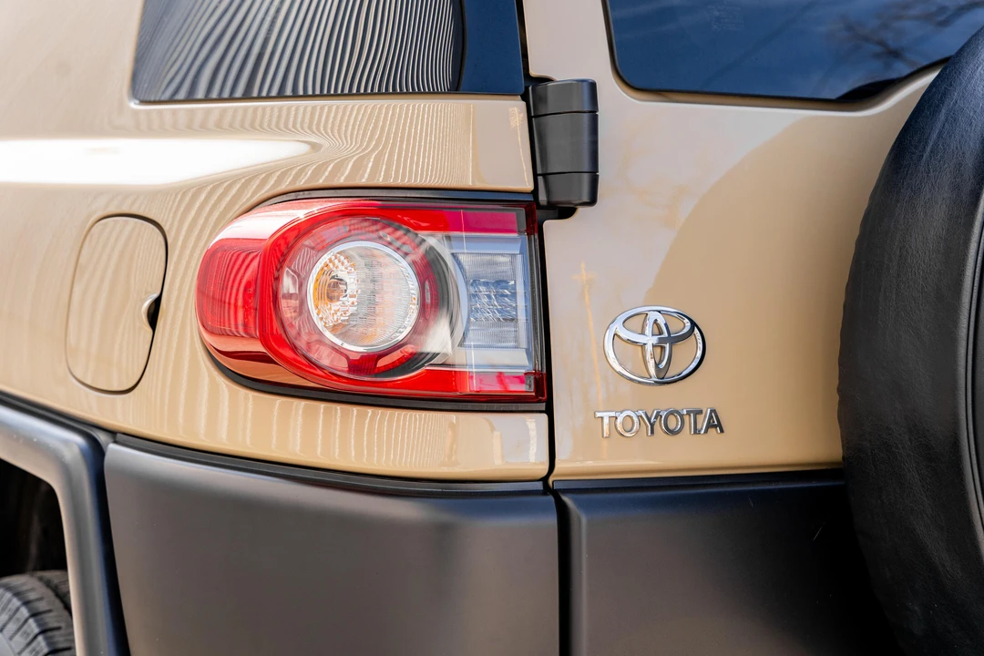 2012 Toyota FJ Cruiser - Image 16 of 31
