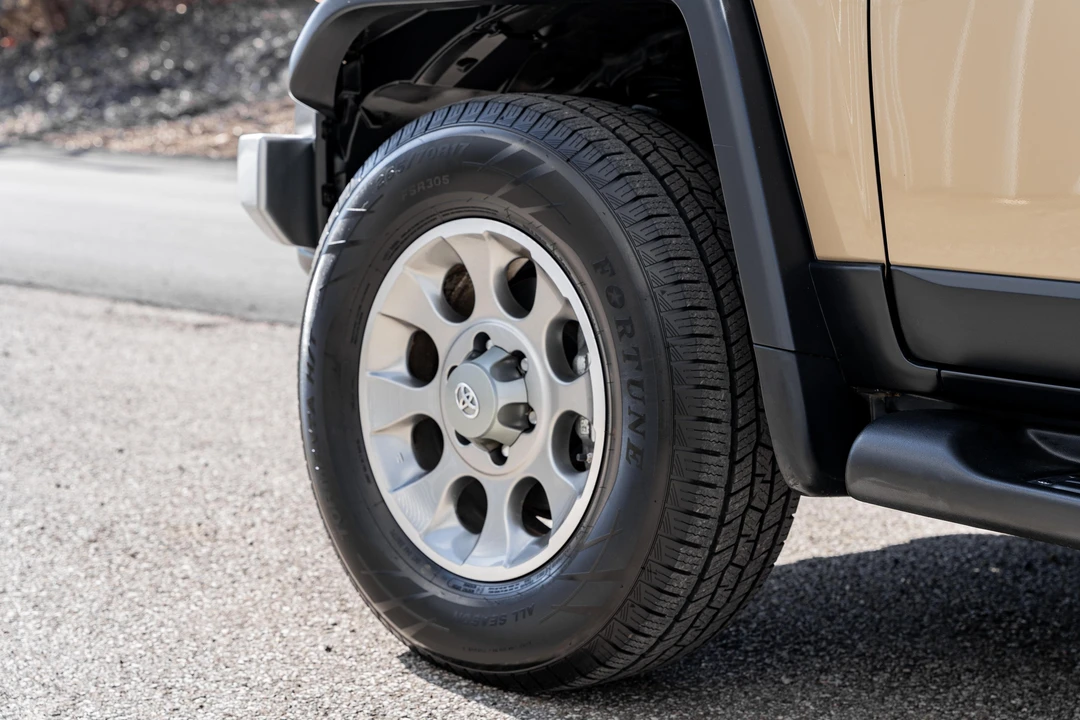 2012 Toyota FJ Cruiser - Image 29 of 31
