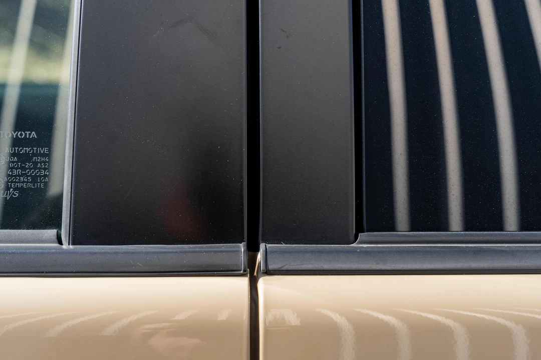 2012 Toyota FJ Cruiser - Image 15 of 31