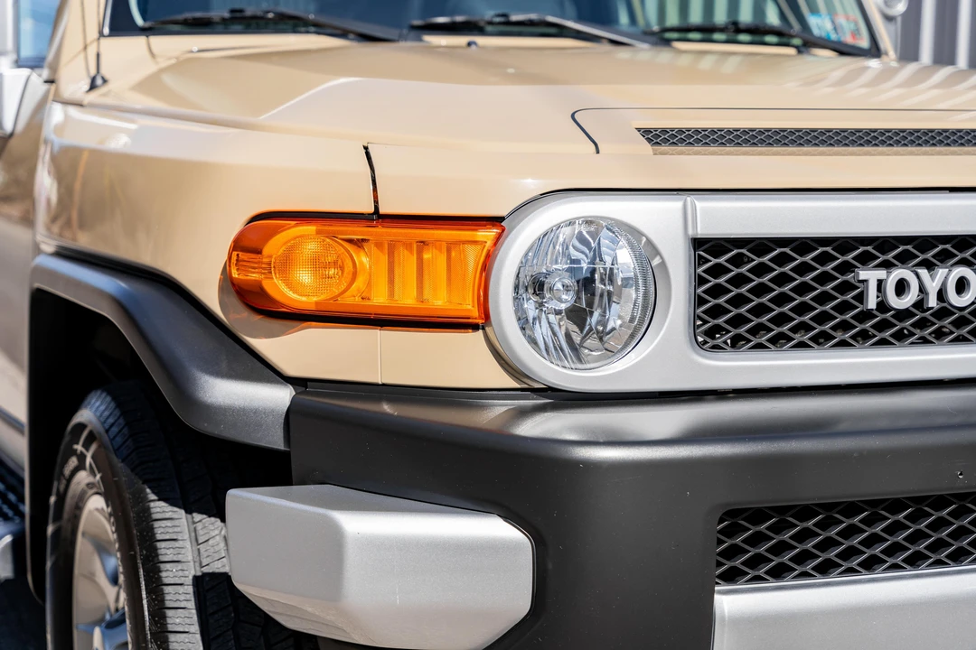 2012 Toyota FJ Cruiser - Image 9 of 31