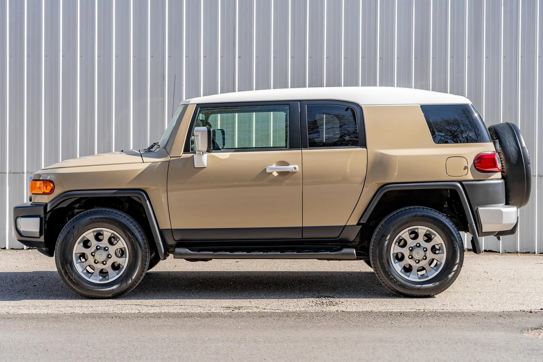 2012 Toyota FJ Cruiser - Image 6 of 31