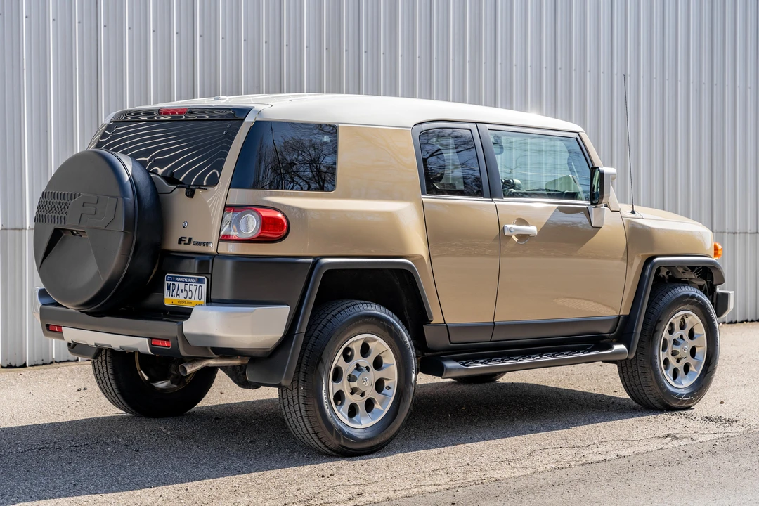 2012 Toyota FJ Cruiser - Image 7 of 31