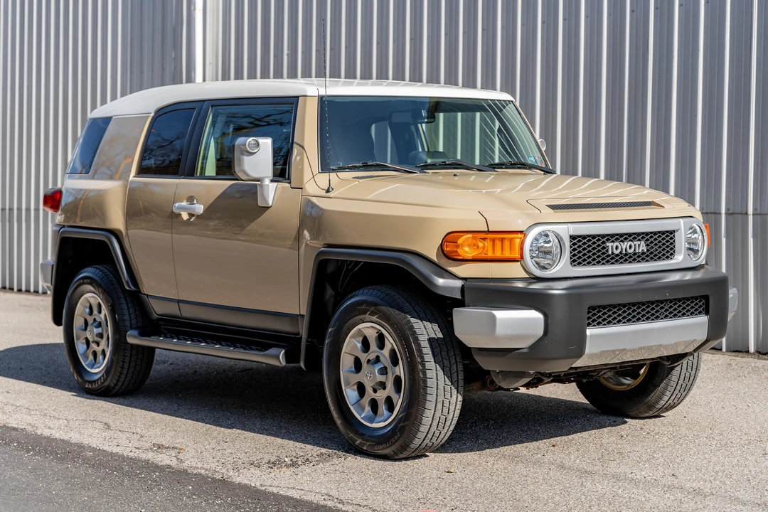 2012 Toyota FJ Cruiser - Image 8 of 31