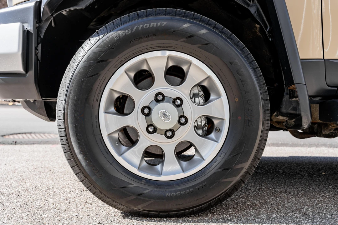 2012 Toyota FJ Cruiser - Image 28 of 31