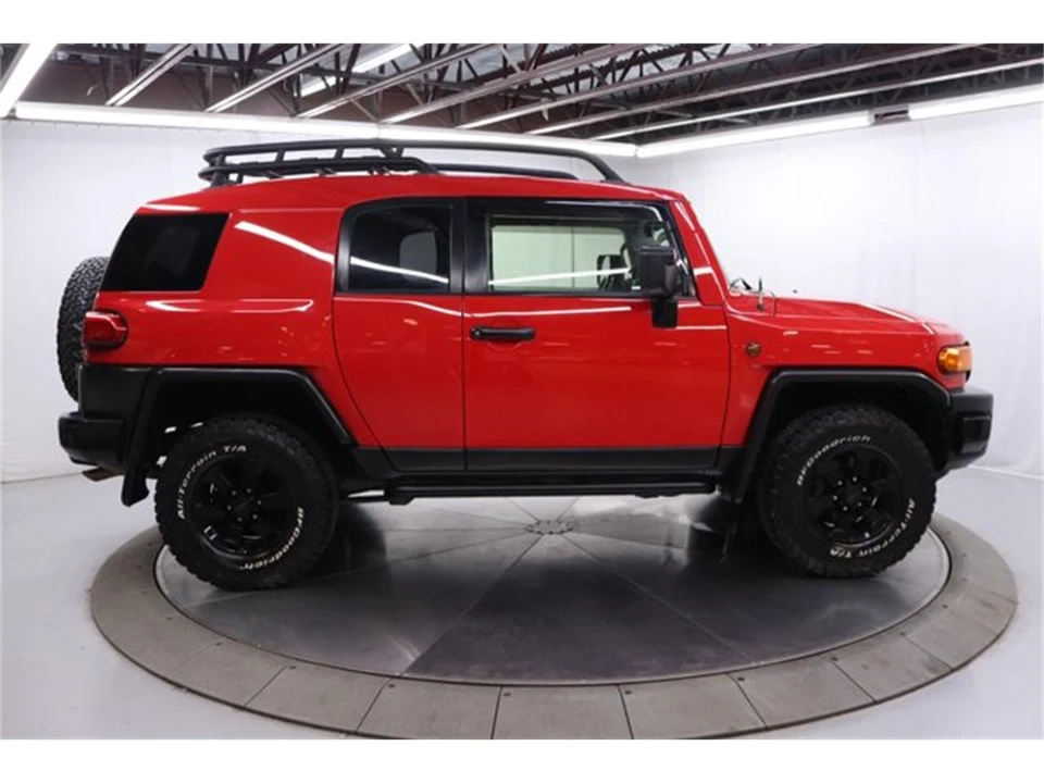 2012 Toyota FJ Cruiser - Image 8 of 31