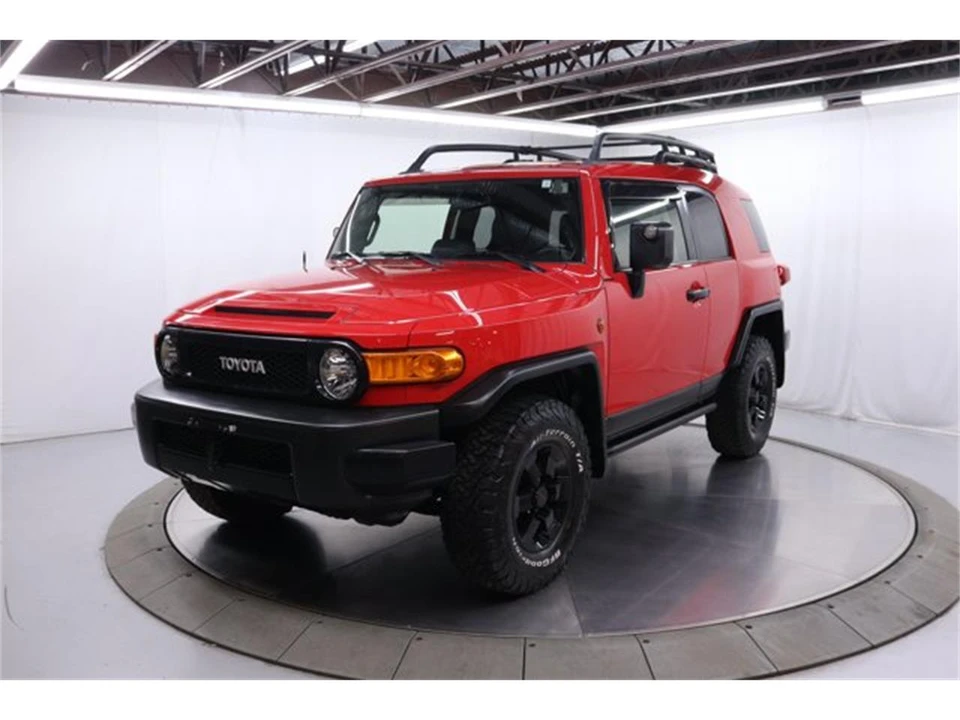 2012 Toyota FJ Cruiser - Image 2 of 31