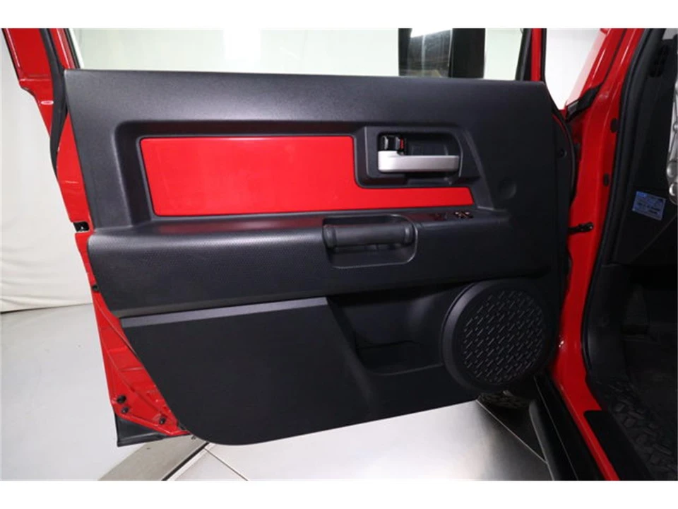 2012 Toyota FJ Cruiser - Image 26 of 31