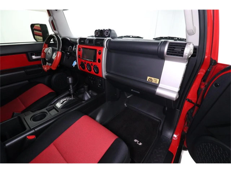 2012 Toyota FJ Cruiser - Image 21 of 31