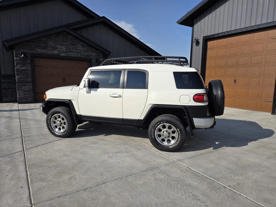 2012 Toyota FJ Cruiser - Image 3 of 31