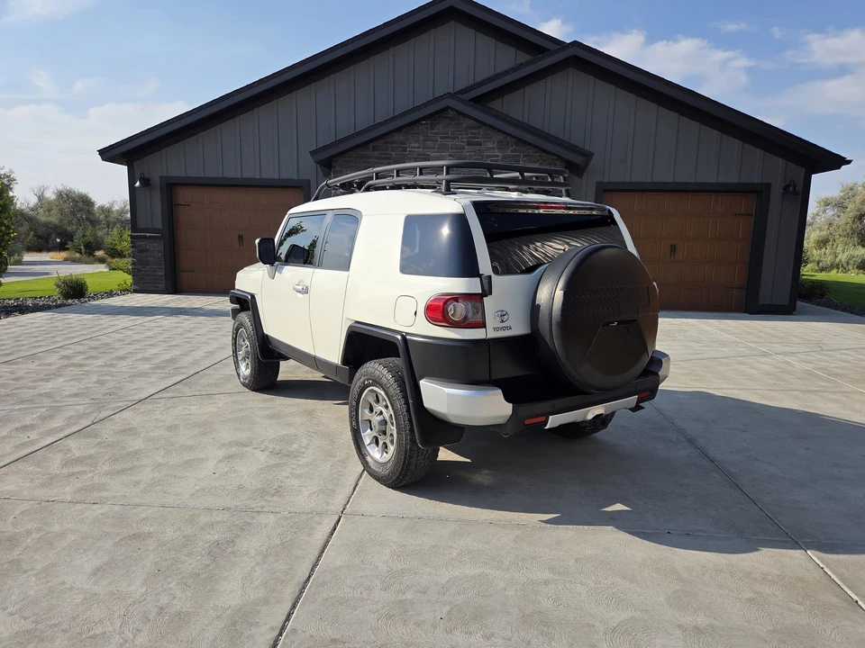 2012 Toyota FJ Cruiser - Image 4 of 31