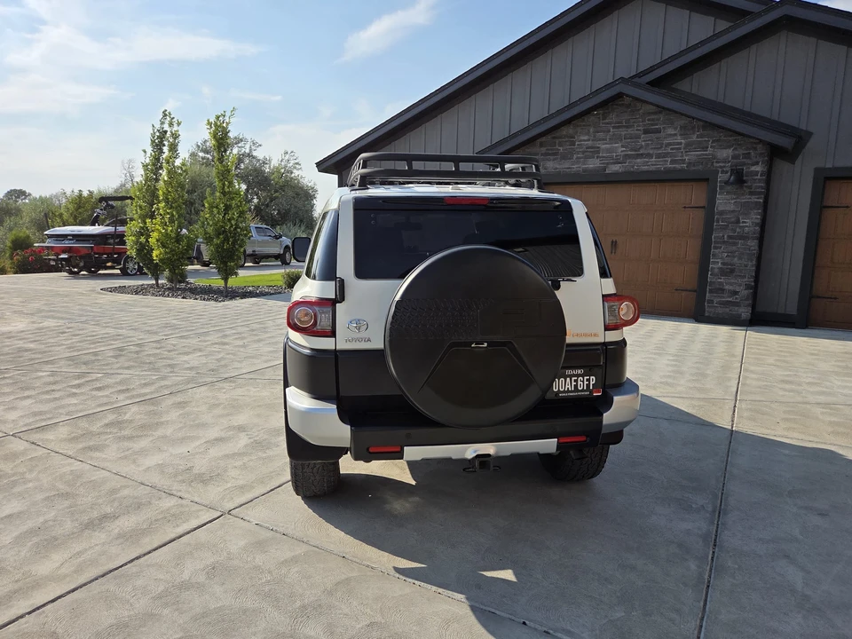 2012 Toyota FJ Cruiser - Image 5 of 31