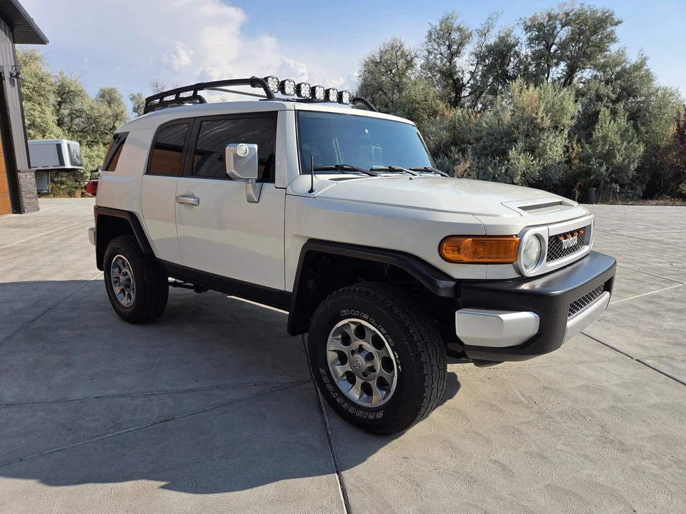 2012 Toyota FJ Cruiser - Image 7 of 31