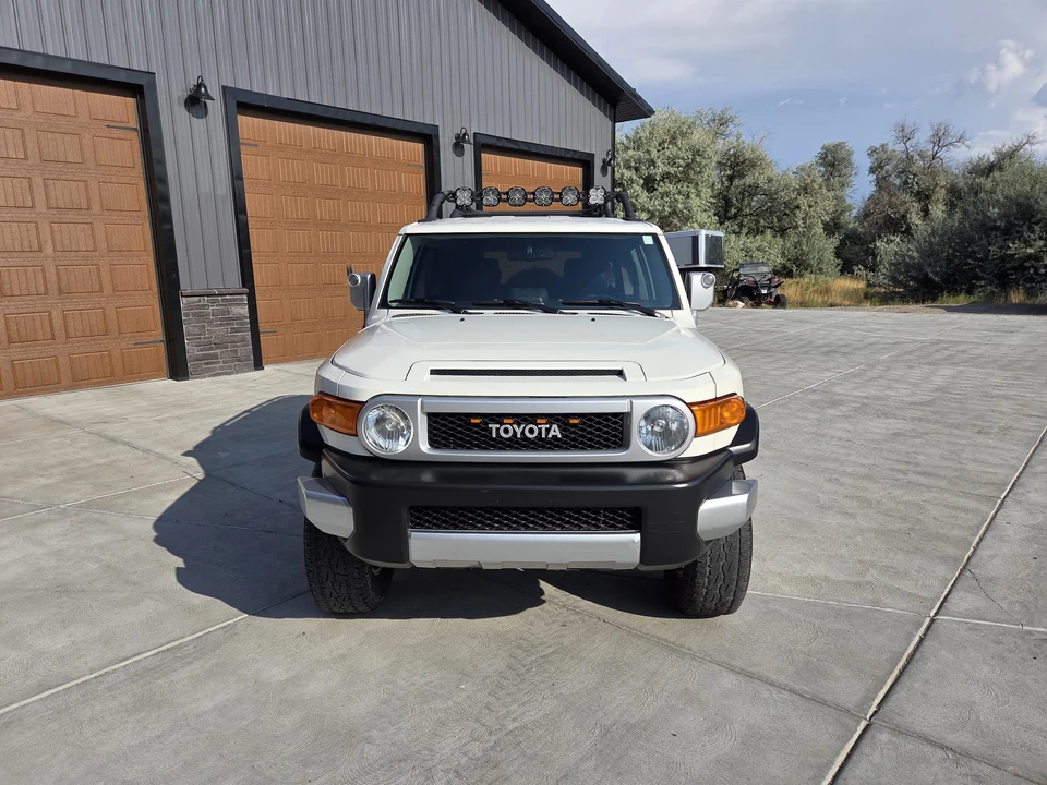 2012 Toyota FJ Cruiser - Image 8 of 31