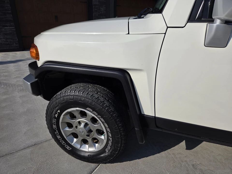 2012 Toyota FJ Cruiser - Image 15 of 31