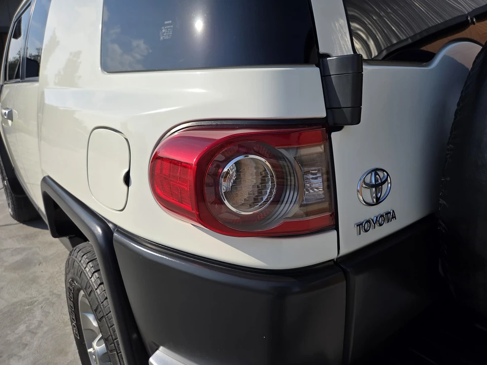 2012 Toyota FJ Cruiser - Image 19 of 31