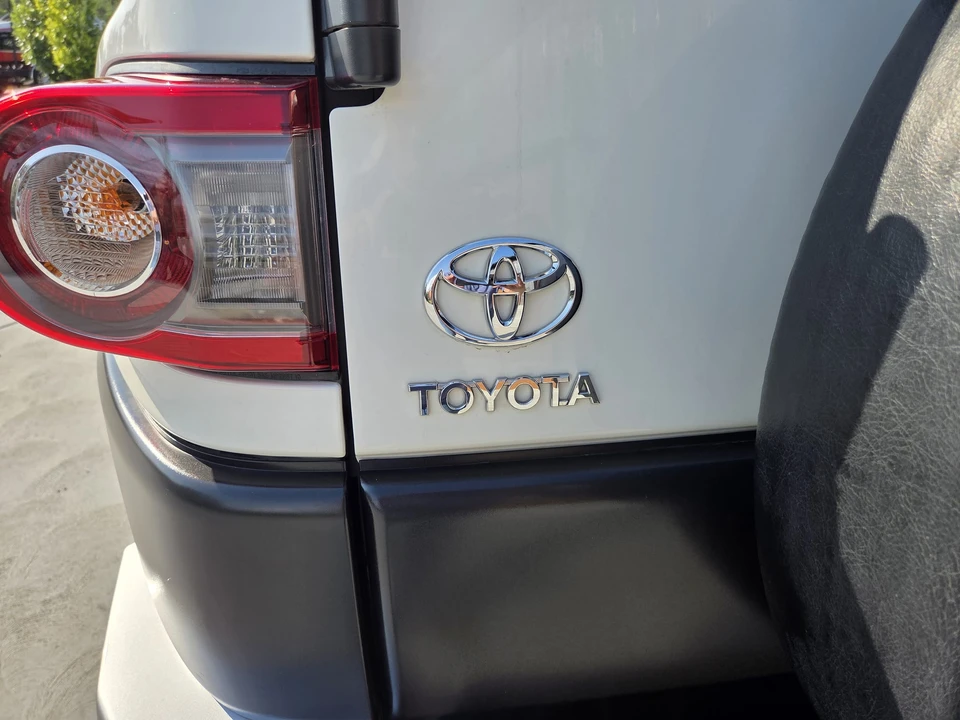 2012 Toyota FJ Cruiser - Image 20 of 31