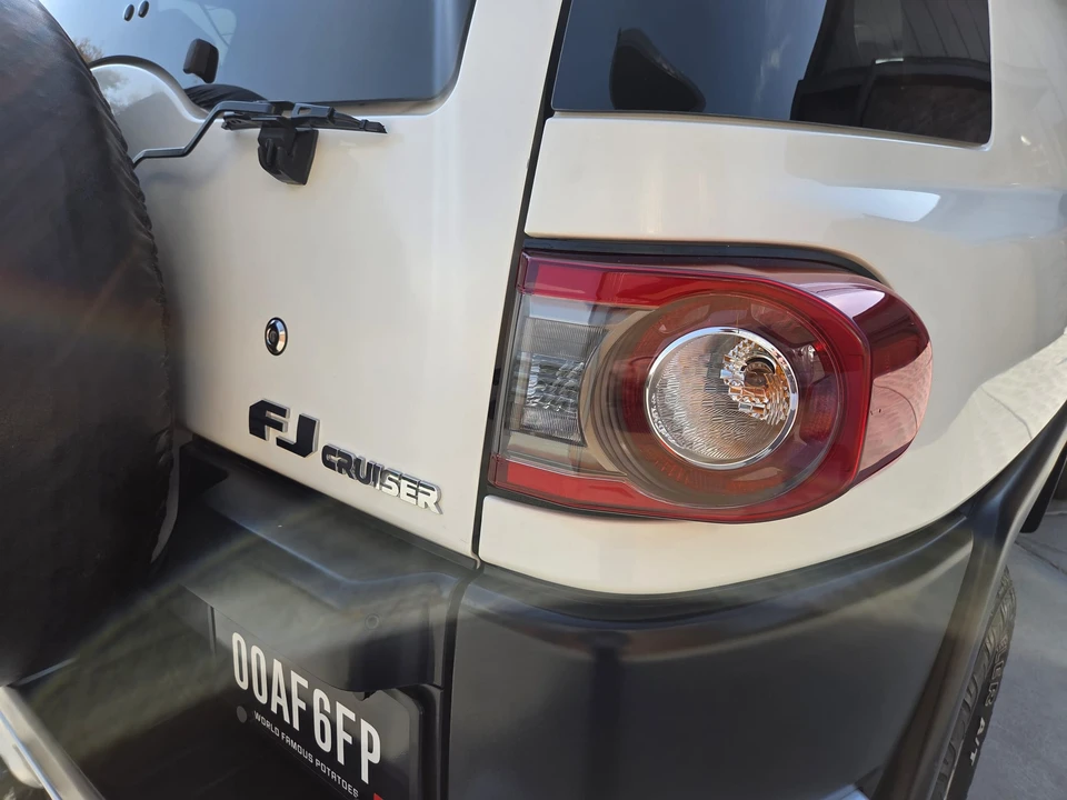 2012 Toyota FJ Cruiser - Image 25 of 31