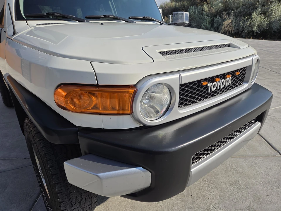 2012 Toyota FJ Cruiser - Image 11 of 31