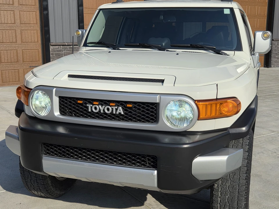 2012 Toyota FJ Cruiser - Image 10 of 31