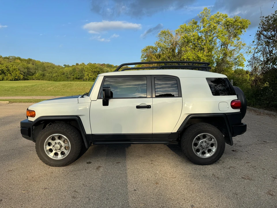 2012 Toyota FJ Cruiser - Image 6 of 31