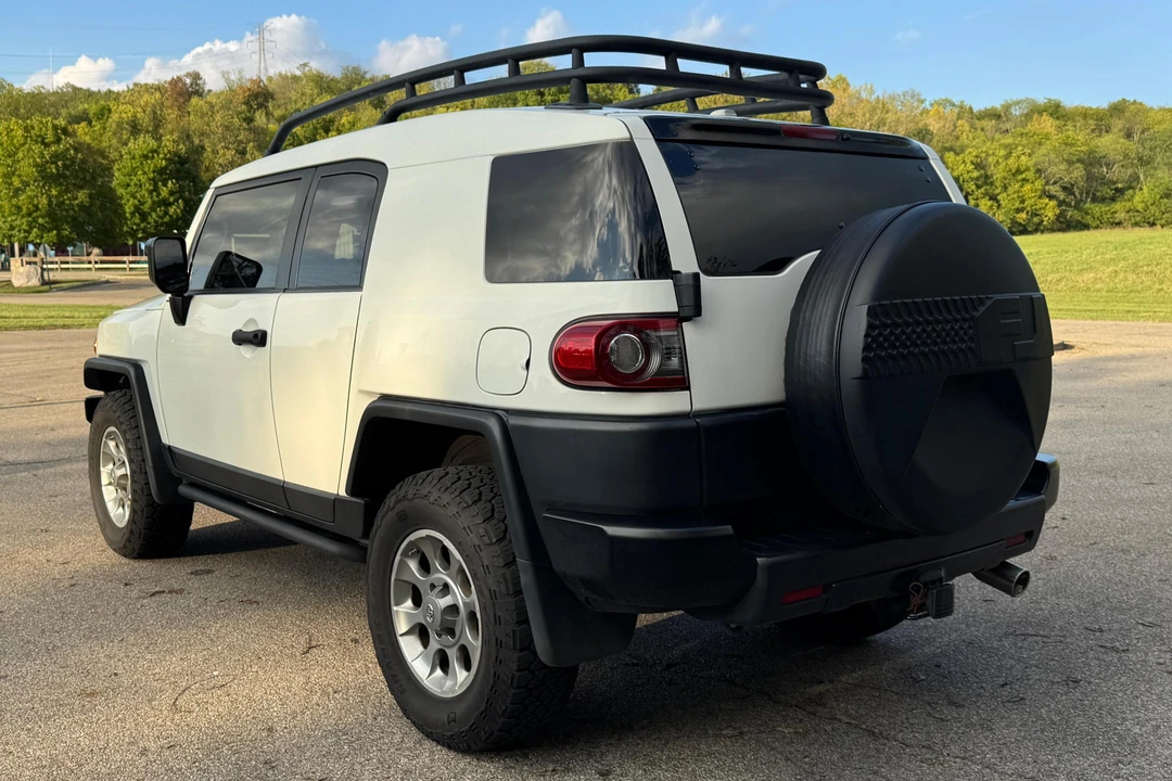 2012 Toyota FJ Cruiser - Image 3 of 31