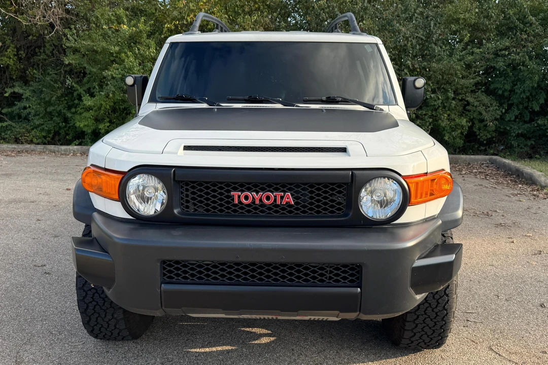 2012 Toyota FJ Cruiser - Image 2 of 31