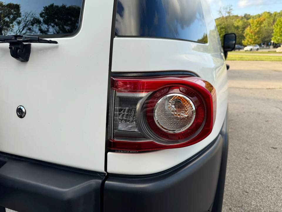 2012 Toyota FJ Cruiser - Image 20 of 31