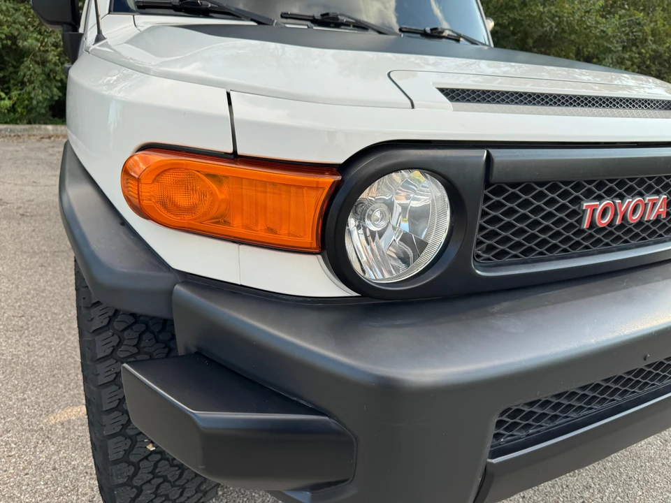 2012 Toyota FJ Cruiser - Image 9 of 31