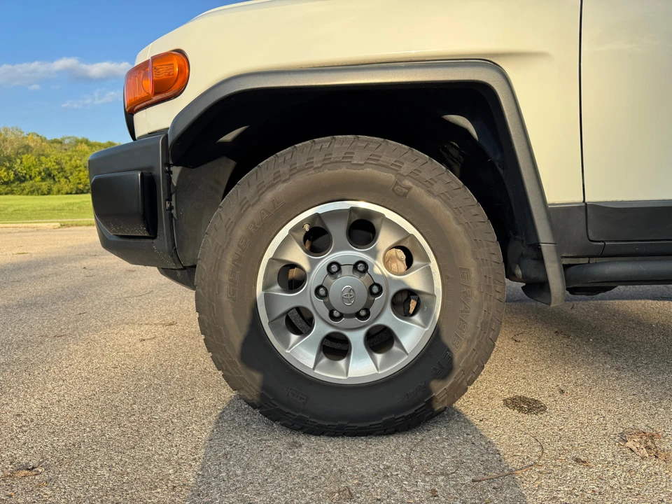2012 Toyota FJ Cruiser - Image 28 of 31