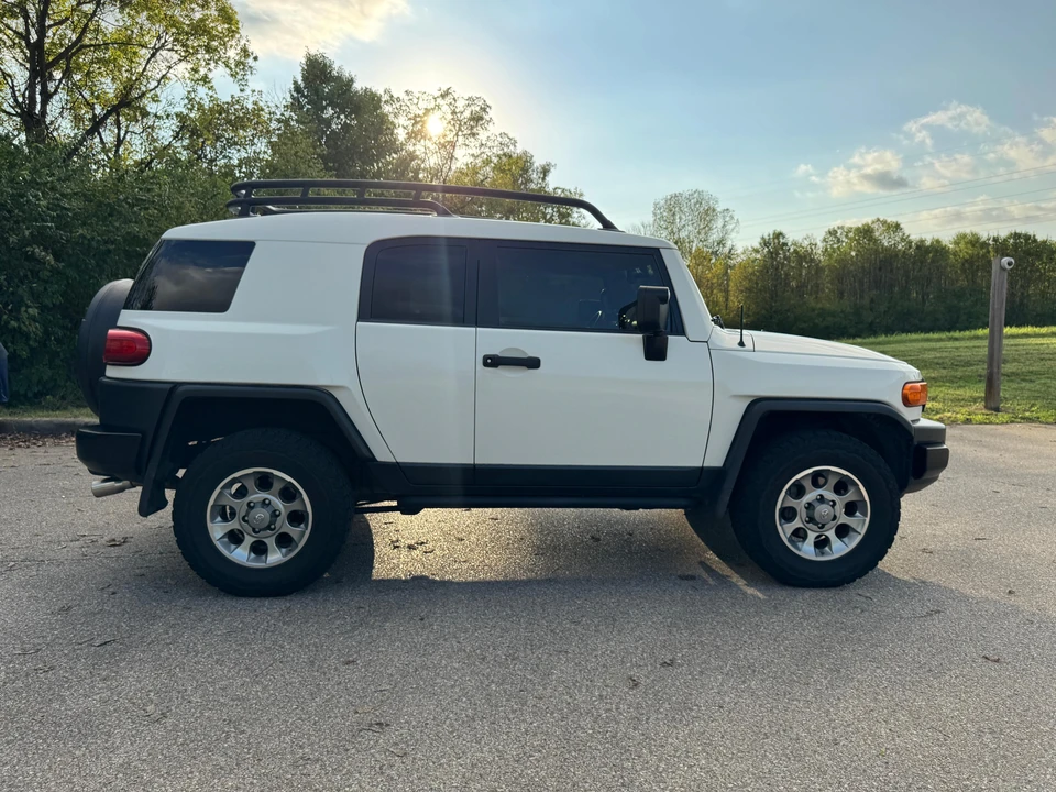 2012 Toyota FJ Cruiser - Image 7 of 31