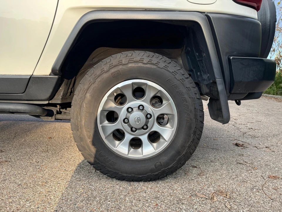 2012 Toyota FJ Cruiser - Image 29 of 31