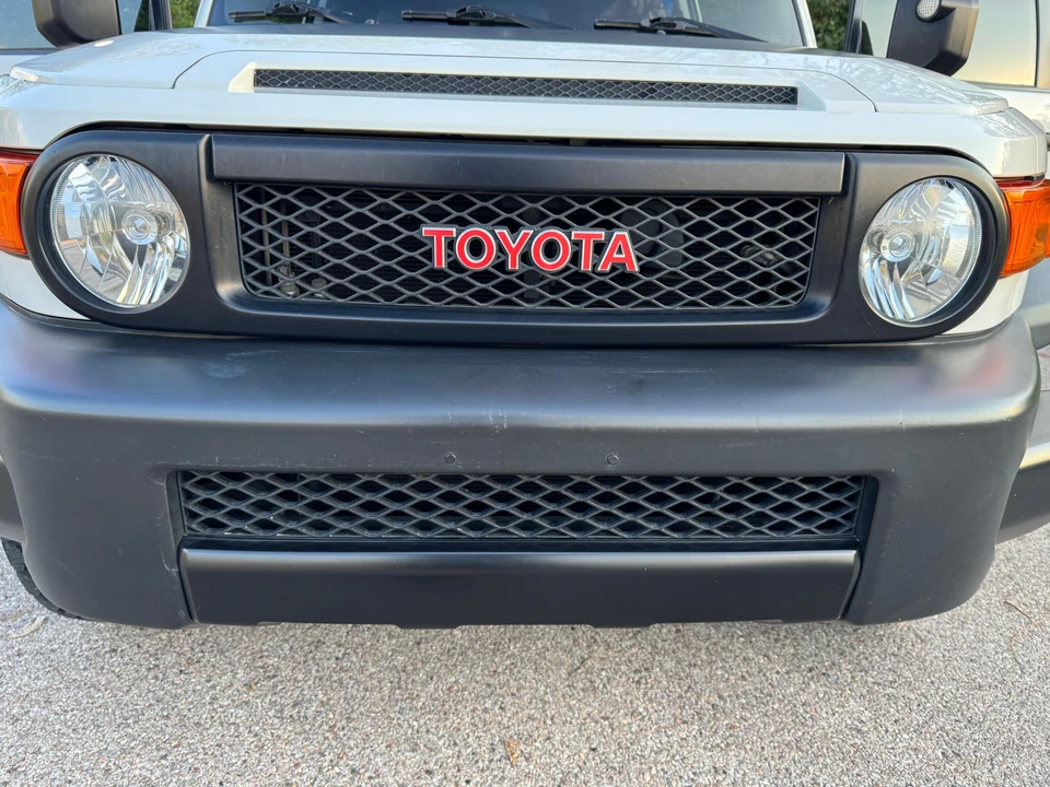 2012 Toyota FJ Cruiser - Image 10 of 31