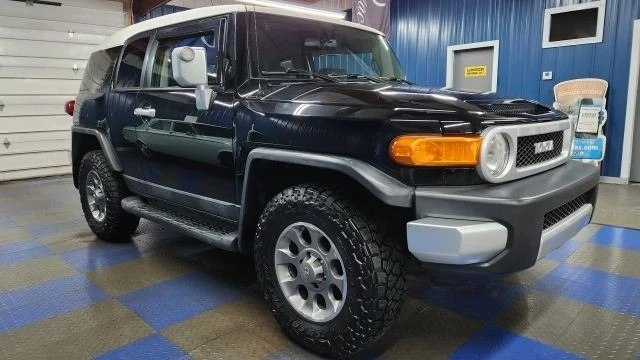 2012 Toyota FJ Cruiser - Image 2 of 21