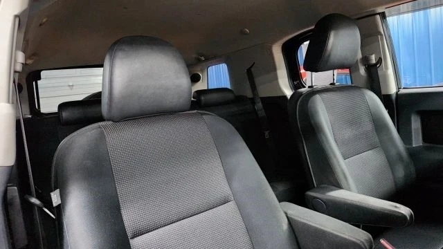 2012 Toyota FJ Cruiser - Image 15 of 21