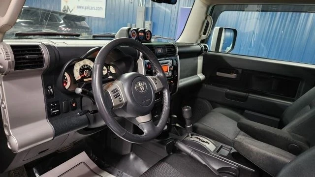 2012 Toyota FJ Cruiser - Image 8 of 21