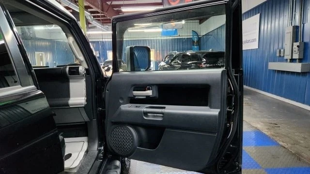 2012 Toyota FJ Cruiser - Image 12 of 21