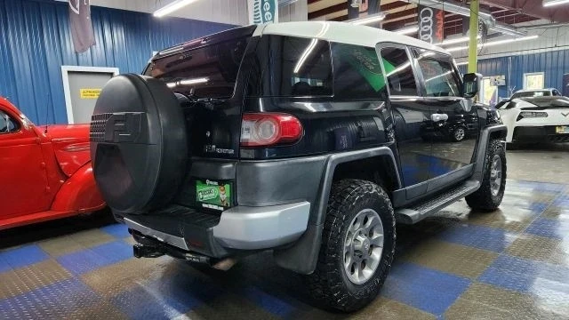 2012 Toyota FJ Cruiser - Image 3 of 21