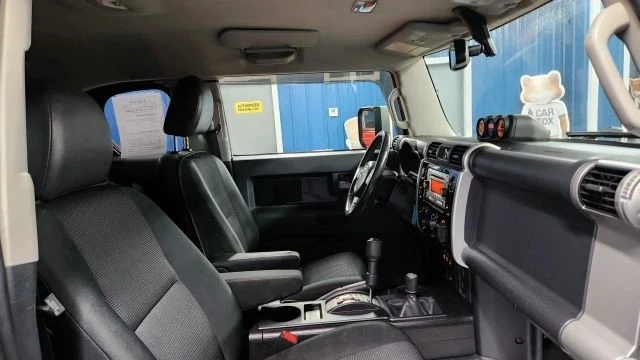 2012 Toyota FJ Cruiser - Image 13 of 21