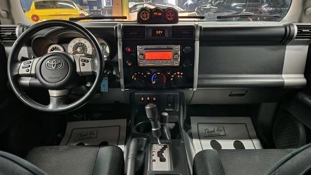 2012 Toyota FJ Cruiser - Image 20 of 21