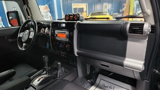 2012 Toyota FJ Cruiser - Image 14 of 21
