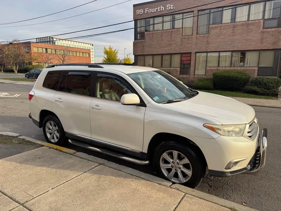 2012 Toyota Highlander - Image 2 of 15