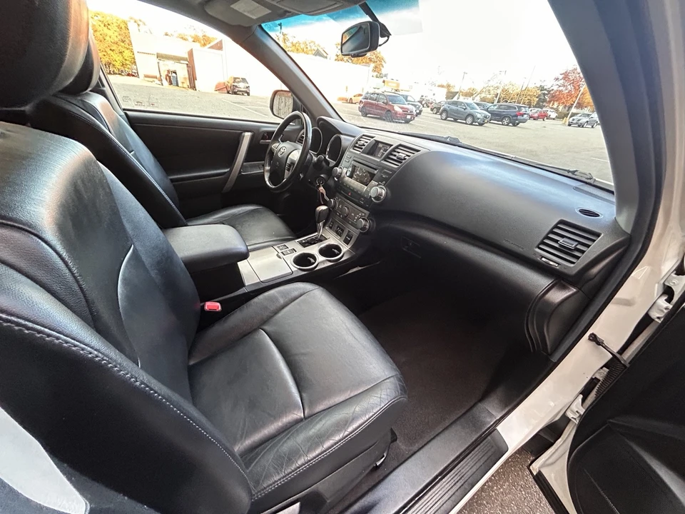 2012 Toyota Highlander - Image 15 of 19