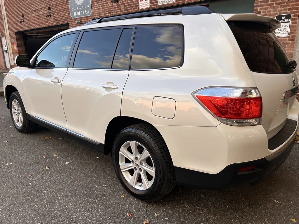 2012 Toyota Highlander - Image 2 of 19