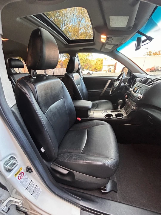 2012 Toyota Highlander - Image 14 of 19