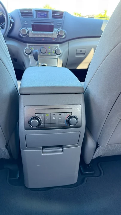 2012 Toyota Highlander - Image 9 of 15