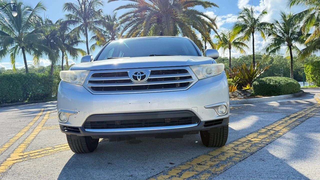 2012 Toyota Highlander - Image 2 of 15