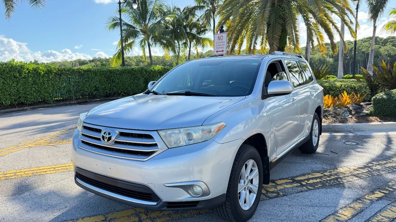 2012 Toyota Highlander - Image 5 of 15