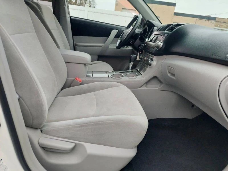 2012 Toyota Highlander - Image 5 of 12