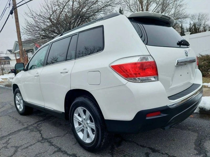2012 Toyota Highlander - Image 9 of 12