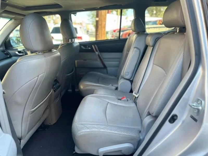 2012 Toyota Highlander - Image 11 of 12